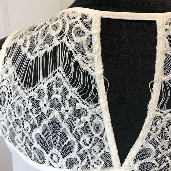 BB Dakota crocheted lace sleeveless white top xs - Picture 7 of 9